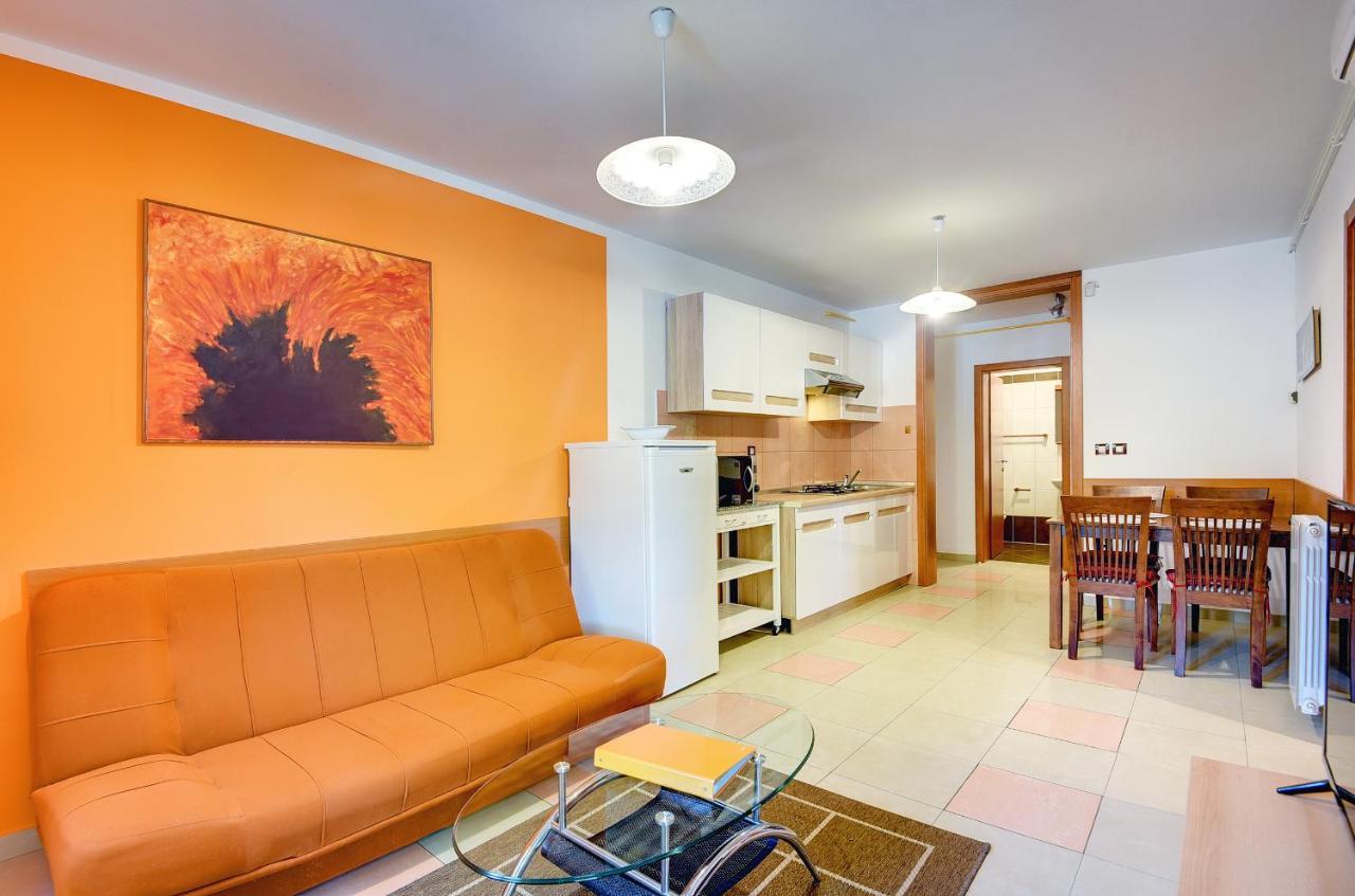 Apartments Universe Pula Ngoại thất bức ảnh