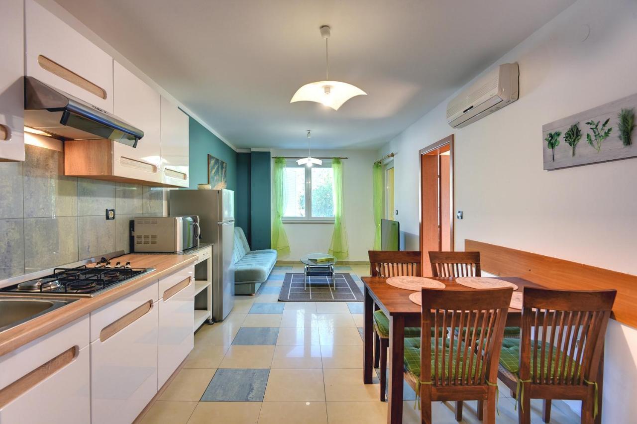 Apartments Universe Pula Ngoại thất bức ảnh