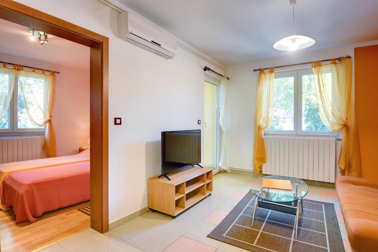Apartments Universe Pula Ngoại thất bức ảnh