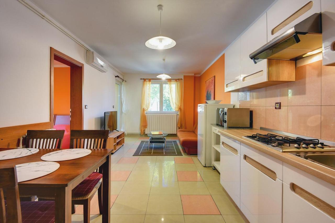 Apartments Universe Pula Ngoại thất bức ảnh