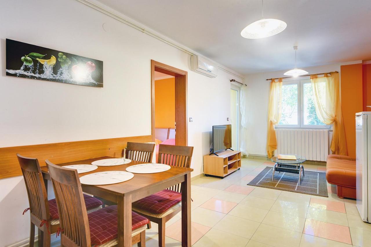 Apartments Universe Pula Ngoại thất bức ảnh