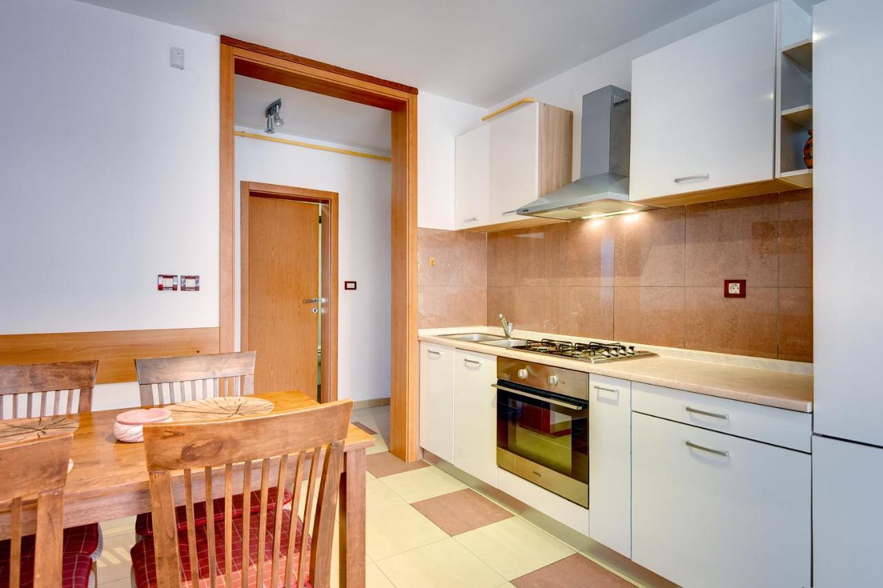 Apartments Universe Pula Ngoại thất bức ảnh