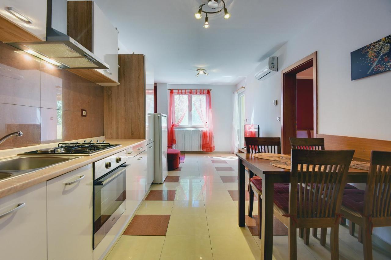 Apartments Universe Pula Ngoại thất bức ảnh