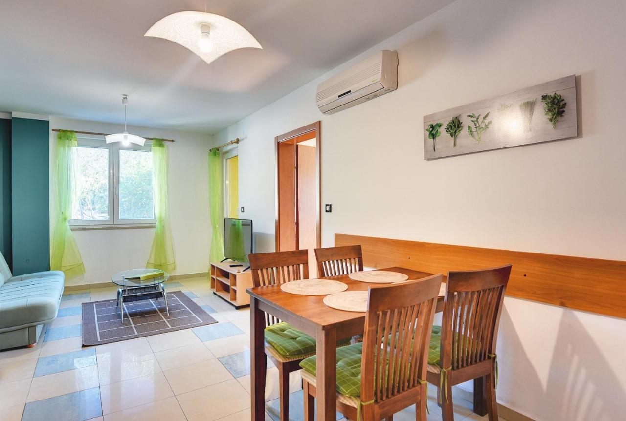 Apartments Universe Pula Ngoại thất bức ảnh