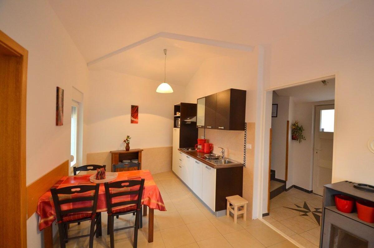 Apartments Universe Pula Ngoại thất bức ảnh